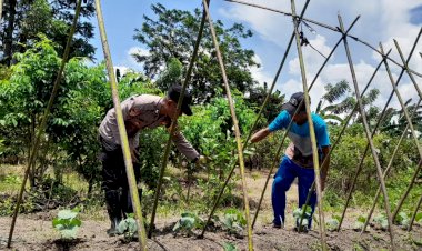 Polri-dalam-hal-ini-Polda-Jatim-khususnya-Bhabinkamtibmas-Desa-Sambibulu