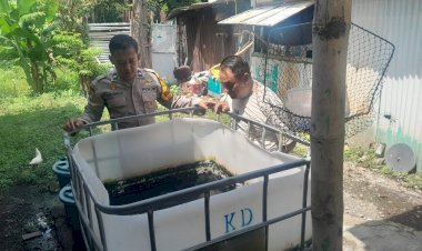 Upaya-Ketahanan-Pangan,-Bhabinkamtibmas-Apresiasi-Warga-Desa-Wonokalang-Manfaatkan-Lahan-Kosong-untuk-Budidaya-Lele
