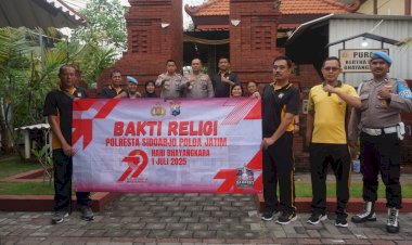 Polresta-Sidoarjo-Gelar-Bakti-Religi,-Bersihkan-Tempat-Ibadah-Jelang-Hari-Bhayangkara