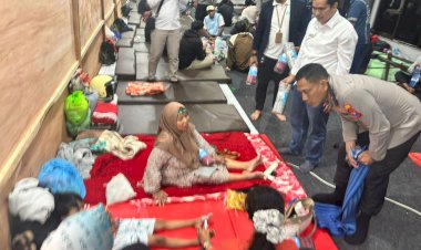 Polresta-Banyuwangi-dan-ASDP-Beri-Puluhan-Selimut-dan-Matras-di-Posko-Ketapang-untuk-Keluarga-Korban-KMP-Tunu-Pratama