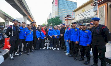 Buruh-KSPSI-dan-Polri-Adakan-Bakti-Sosial,-Ratusan-Paket-Sembako-Dibagikan-kepada-Warga