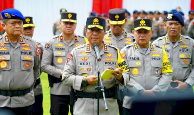 Wakapolri-Tegaskan-Polri-Hadir-untuk-Kemanusiaan,-Perkuat-Penanganan-Bencana-di-Tiga-Provinsi