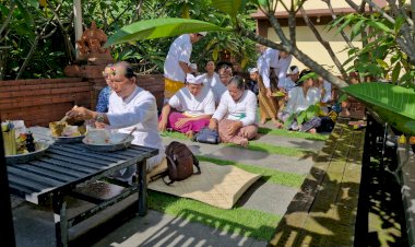 Pura-Kertha-Bumi-Bhayangkara-Gelar-Ibadah-Suci-Tilem