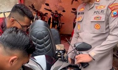 Polrestabes-Surabaya-Berbagi-Alarm-Motor-Gratis-Cegah-Curanmor-dari-Hulu
