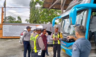 Untuk-Keselamatan,-Polres-Lamongan-Ramp-Check-Bus-Pariwisata-Jelang-Harlah-NU