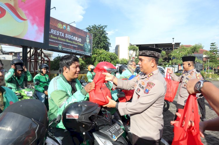 Polresta Sidoarjo dan Bhayangkari Gelar Baksos Serta Bazar Ramadhan Polri Presisi