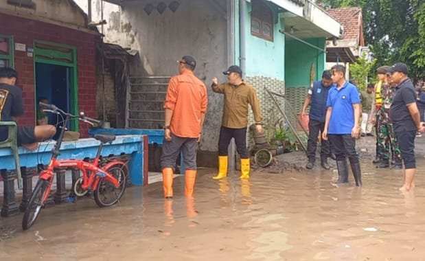 Polres Jombang Kirim Paket Sembako untuk Warga Terdampak Banjir di Kademangan