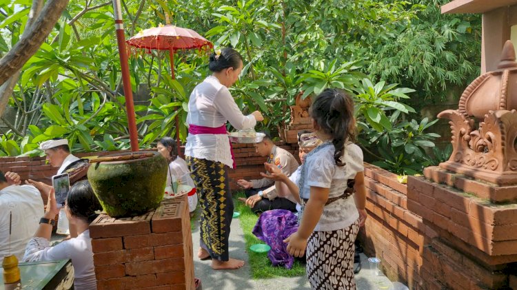 Pura Kertha Bumi Bhayangkara Polresta Sidoarjo Gelar Ibadah Hari Raya Galungan