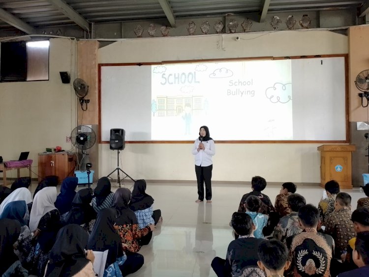 Polresta Sidoarjo Sosialisasikan Anti Bullying di SMP Al Islam Krian