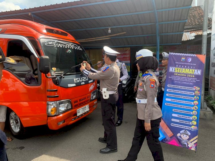Layanan Kesehatan Gratis Aksi Simpatik Polres Blitar Edukasi Pengguna Jalan di Ops Keselamatan Semeru